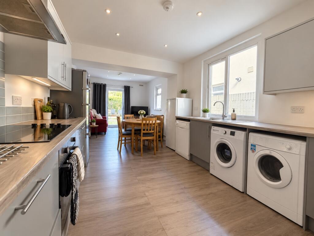 5 bed Mid Terraced House for rent in Cardiff. From CPS Homes - Cardiff