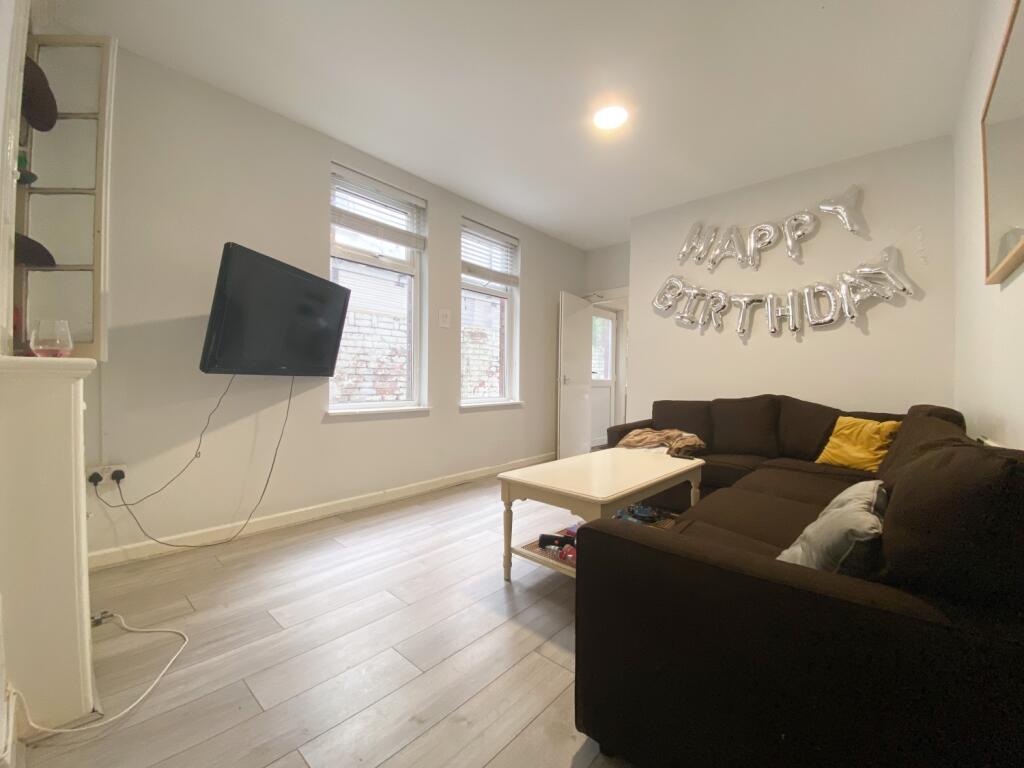 6 bed Mid Terraced House for rent in Cardiff. From CPS Homes - Cardiff