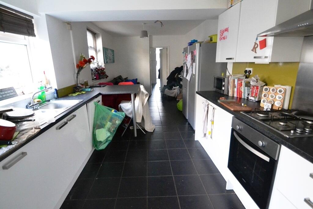 6 bed Mid Terraced House for rent in Cardiff. From CPS Homes - Cardiff