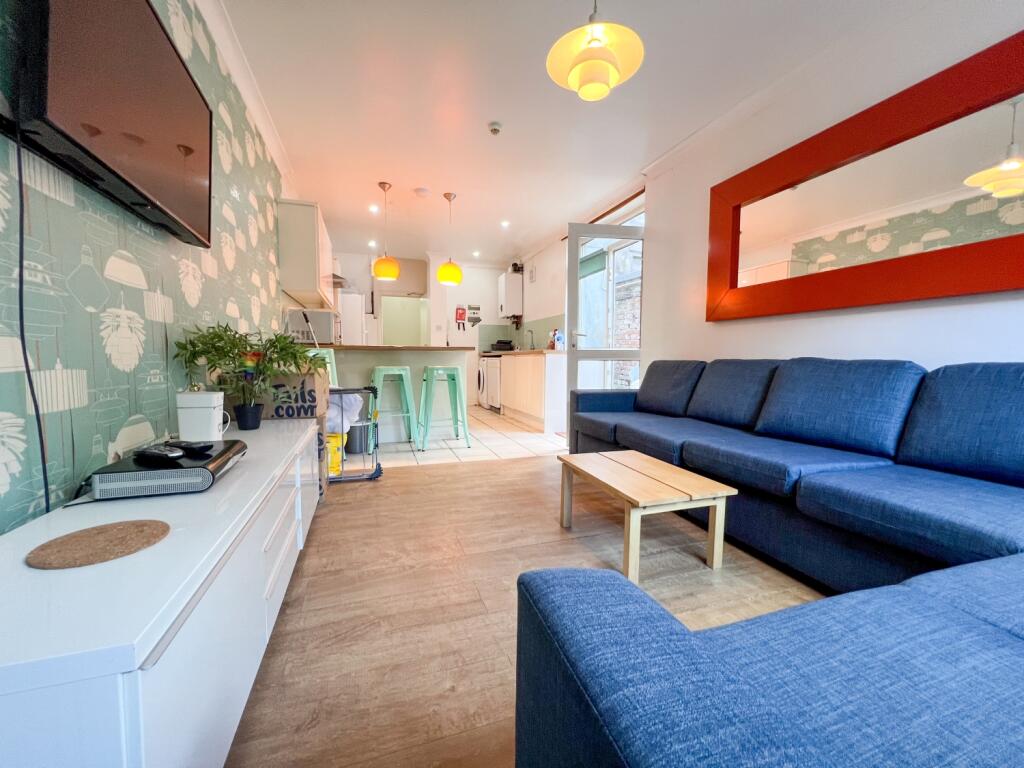 6 bed Mid Terraced House for rent in Cardiff. From CPS Homes - Cardiff 6 bed Mid Terraced House for rent in Cardiff. From CPS Homes - Cardiff