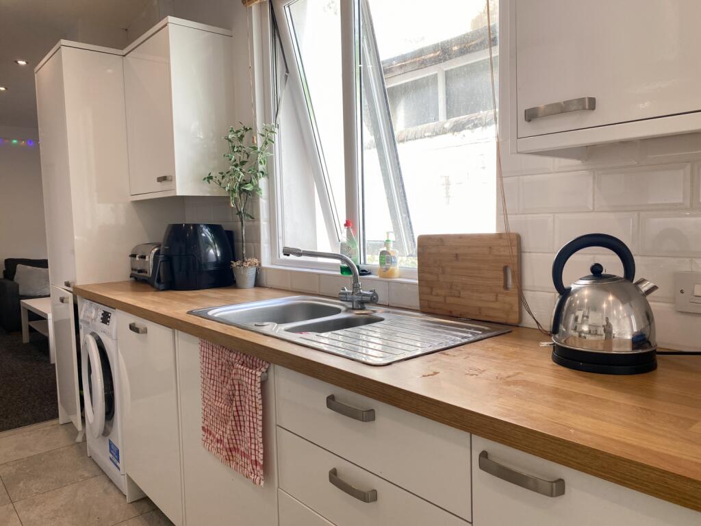 6 bed Mid Terraced House for rent in Cardiff. From CPS Homes - Cardiff 6 bed Mid Terraced House for rent in Cardiff. From CPS Homes - Cardiff
