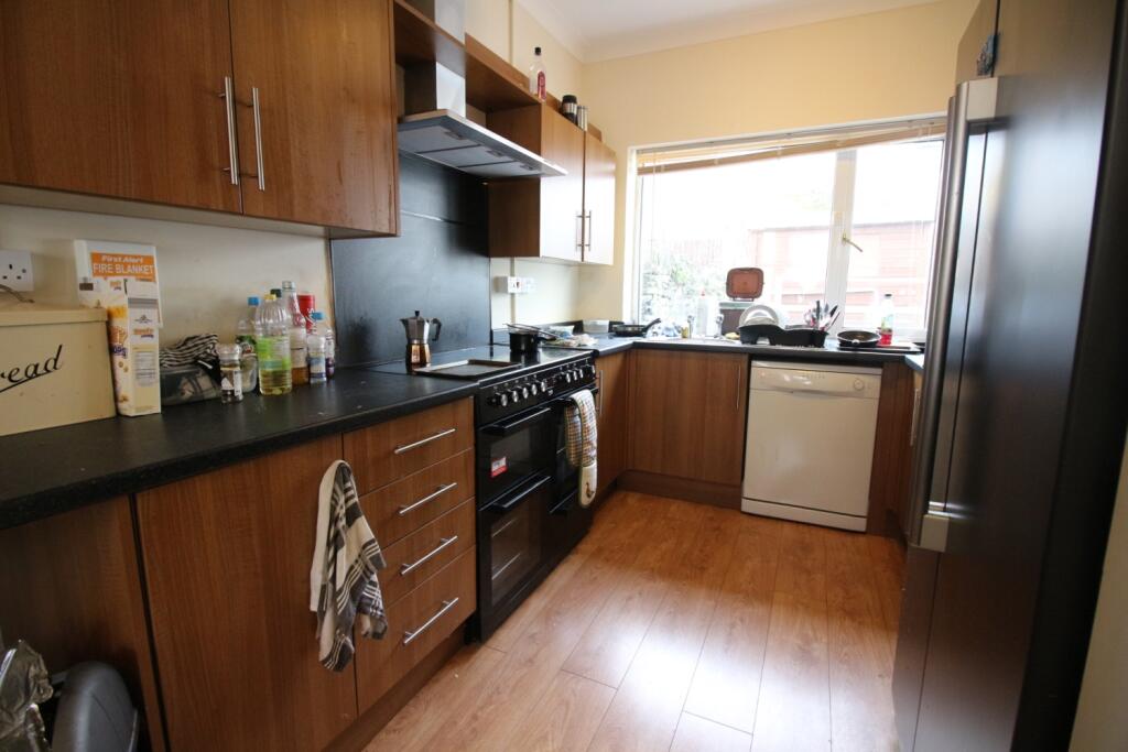 6 bed Mid Terraced House for rent in Cardiff. From CPS Homes - Cardiff