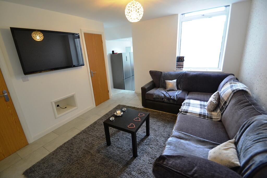 6 bed Mid Terraced House for rent in Cardiff. From CPS Homes - Cardiff
