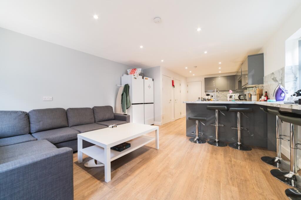 6 bed End of Terrace for rent in Cardiff. From CPS Homes - Cardiff