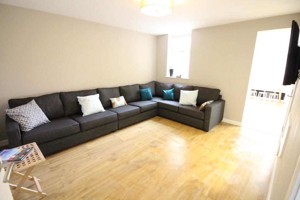 6 bed Mid Terraced House for rent in Cardiff. From CPS Homes - Cardiff