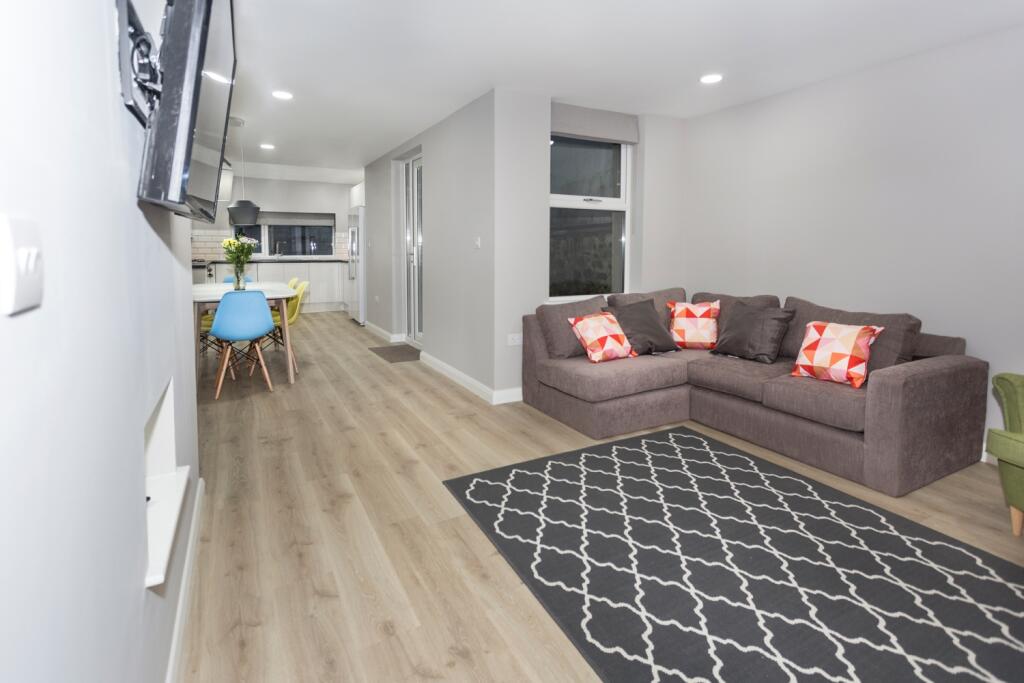 6 bed Mid Terraced House for rent in Cardiff. From CPS Homes - Cardiff