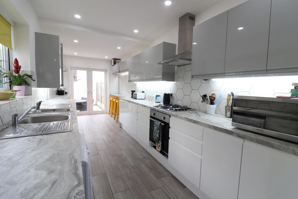 6 bed Mid Terraced House for rent in Cardiff. From CPS Homes - Cardiff 6 bed Mid Terraced House for rent in Cardiff. From CPS Homes - Cardiff