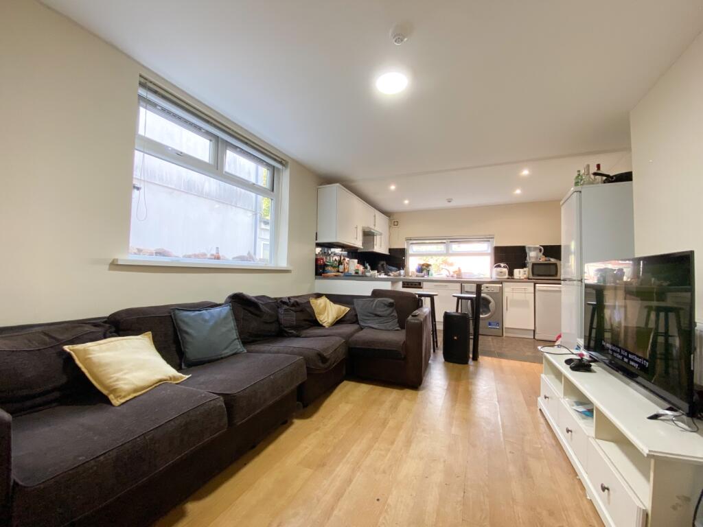 6 bed Detached for rent in Cardiff. From CPS Homes - Cardiff