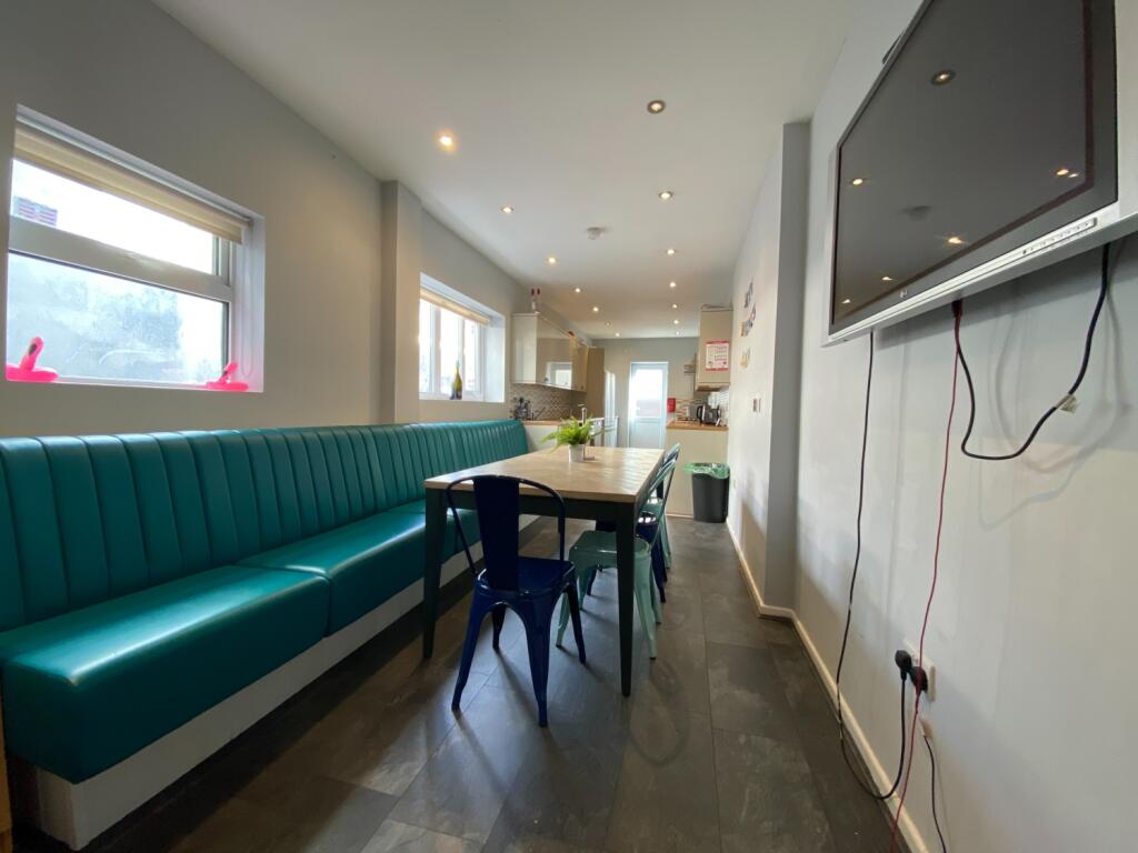 7 bed Mid Terraced House for rent in Cardiff. From CPS Homes - Cardiff