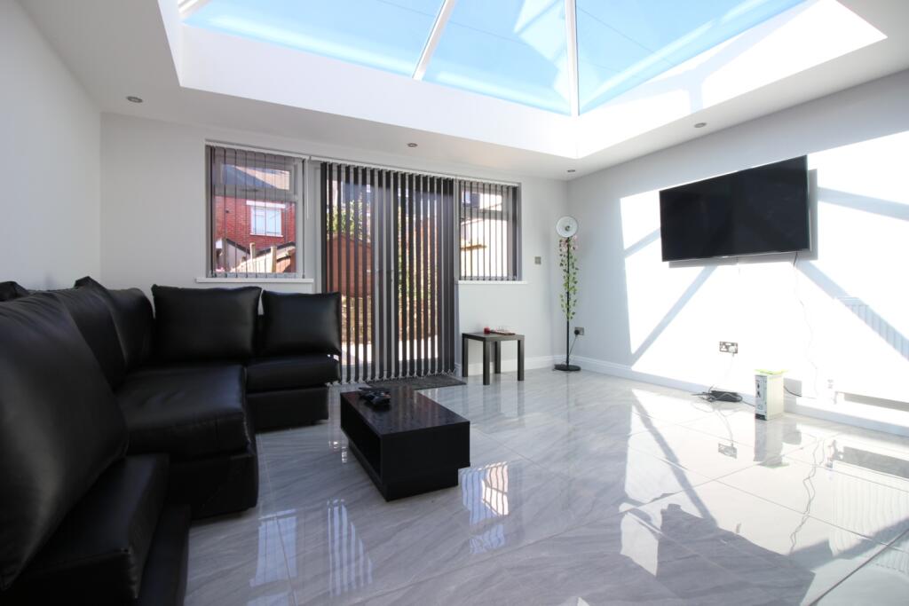 6 bed Mid Terraced House for rent in Cardiff. From CPS Homes - Cardiff