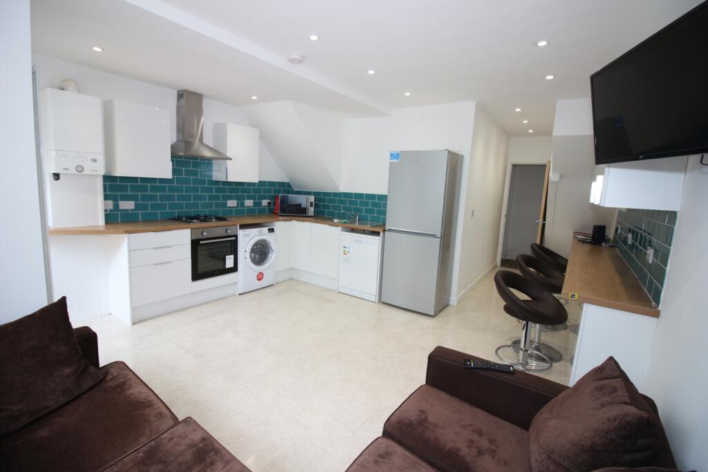 7 bed Mid Terraced House for rent in Cardiff. From CPS Homes - Cardiff