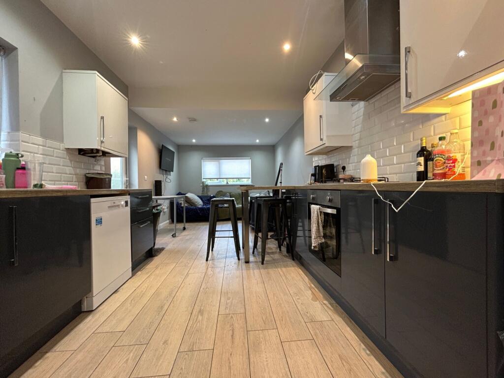 7 bed Mid Terraced House for rent in Cardiff. From CPS Homes - Cardiff 7 bed Mid Terraced House for rent in Cardiff. From CPS Homes - Cardiff