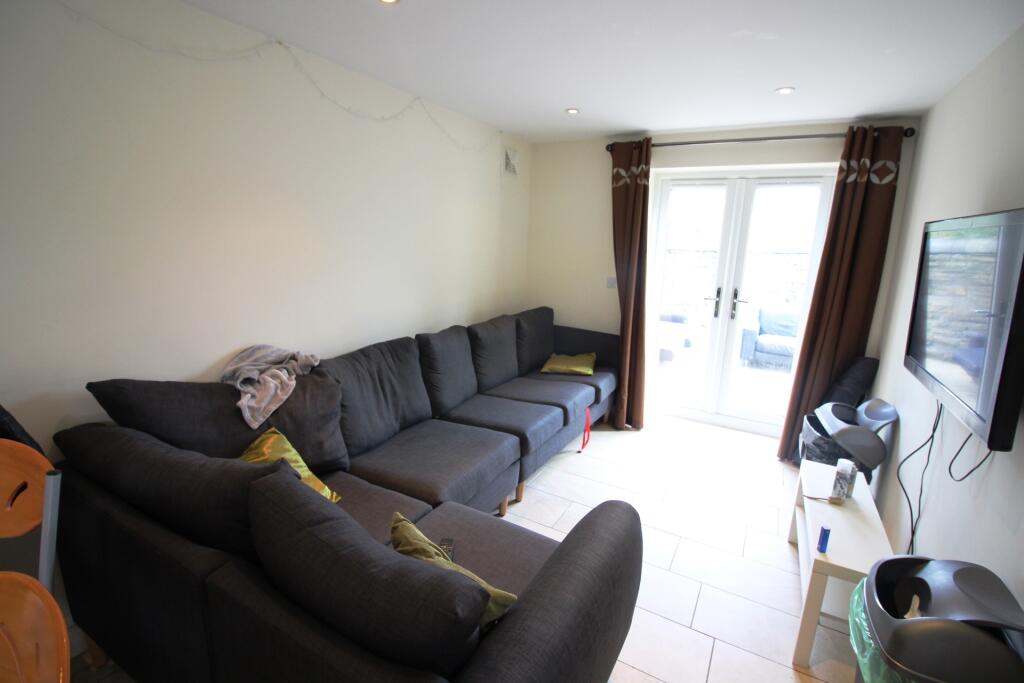 7 bed Mid Terraced House for rent in Cardiff. From CPS Homes - Cardiff