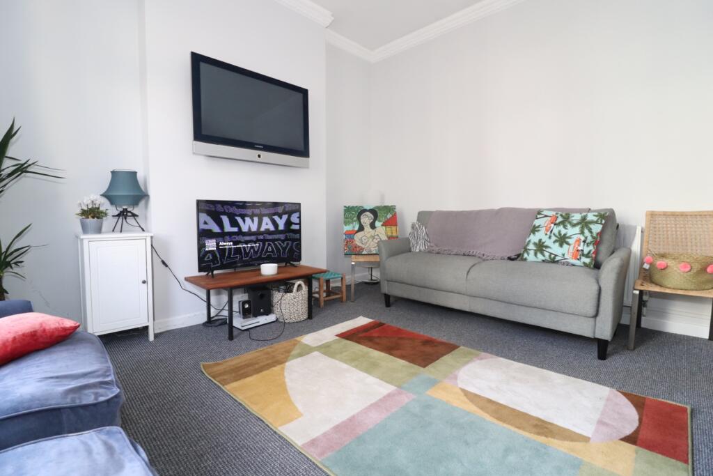 7 bed Mid Terraced House for rent in Cardiff. From CPS Homes - Cardiff