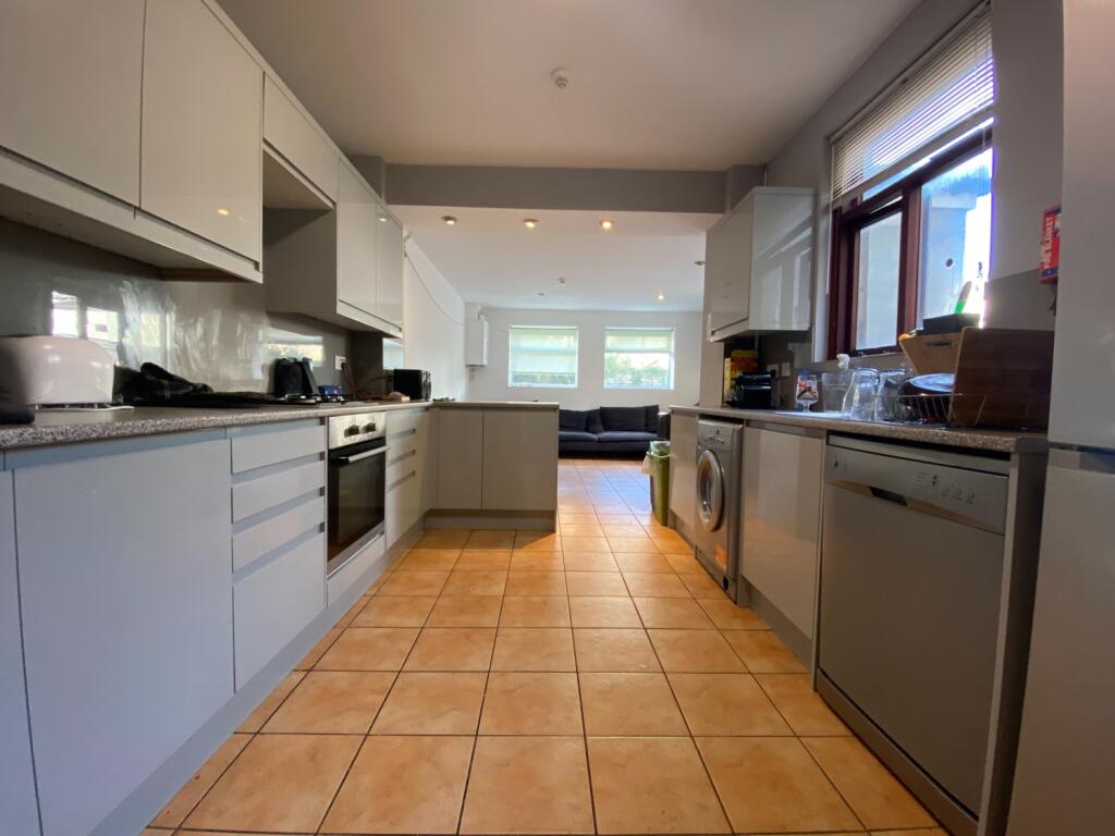 7 bed Mid Terraced House for rent in Cardiff. From CPS Homes - Cardiff