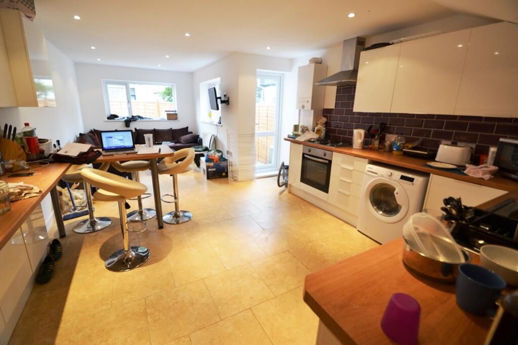 7 bed Mid Terraced House for rent in Cardiff. From CPS Homes - Cardiff 7 bed Mid Terraced House for rent in Cardiff. From CPS Homes - Cardiff