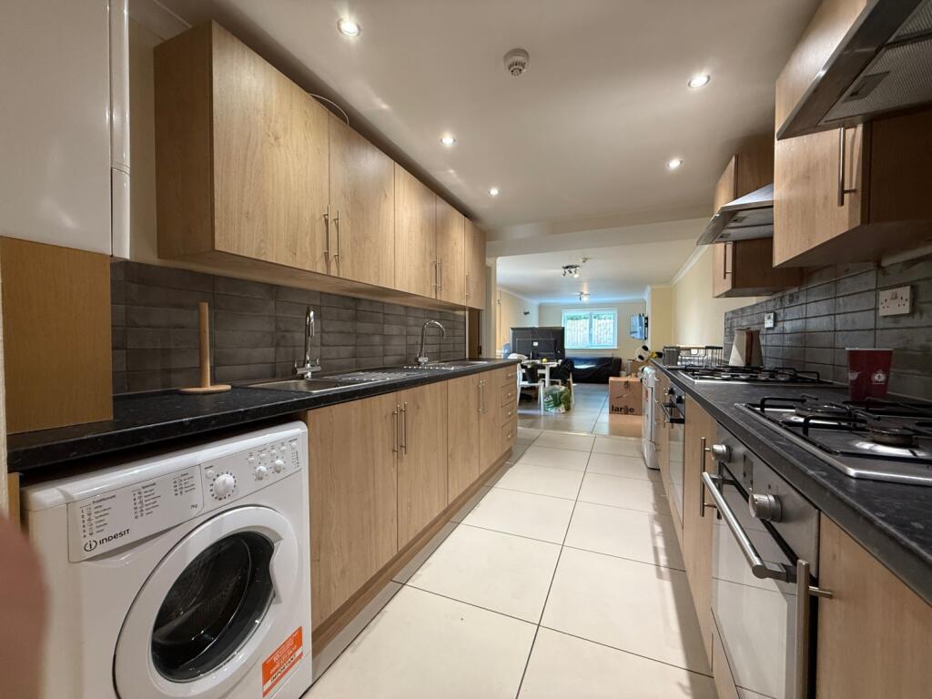 7 bed Mid Terraced House for rent in Cardiff. From CPS Homes - Cardiff