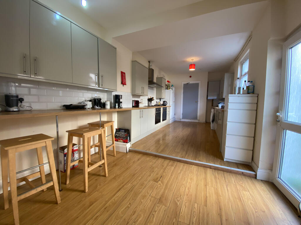 7 bed Mid Terraced House for rent in Cardiff. From CPS Homes - Cardiff 7 bed Mid Terraced House for rent in Cardiff. From CPS Homes - Cardiff