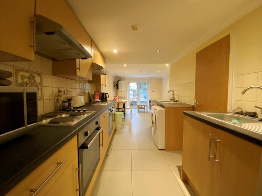 7 bed Mid Terraced House for rent in Cardiff. From CPS Homes - Cardiff