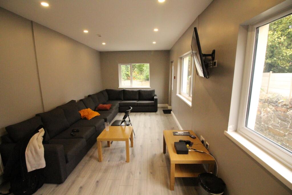 6 bed Mid Terraced House for rent in Cardiff. From CPS Homes - Cardiff