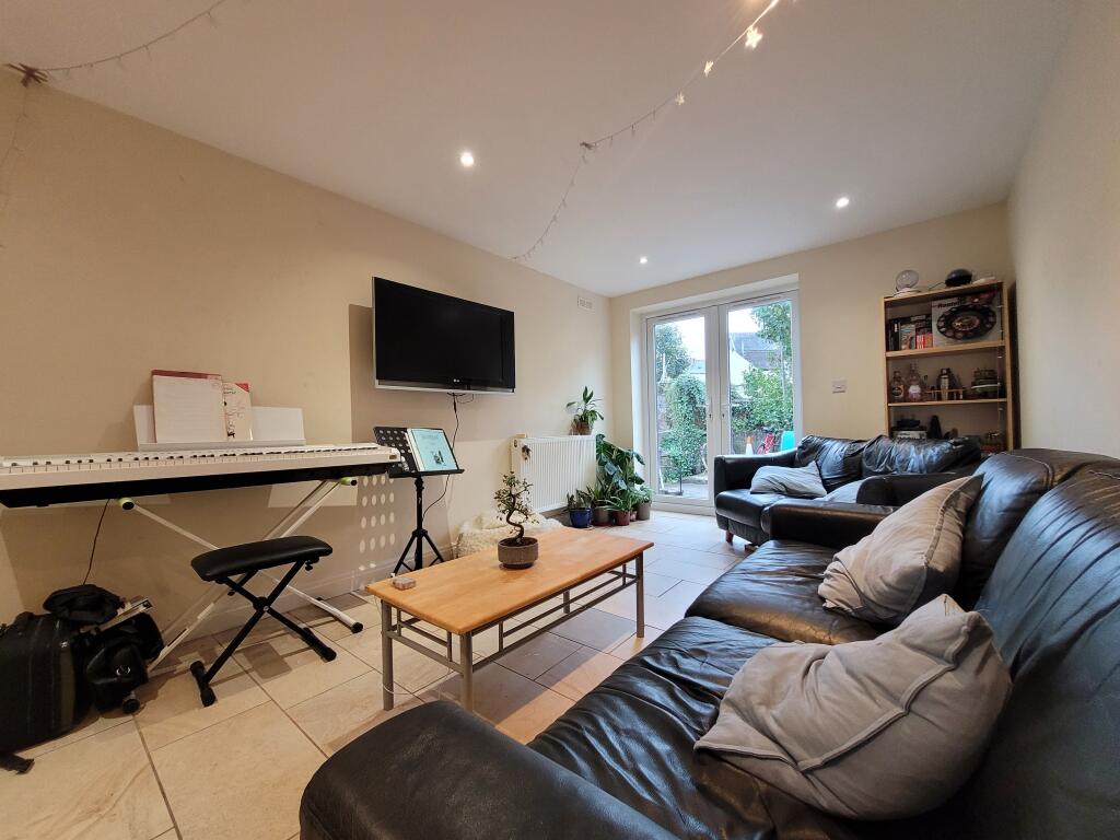 7 bed Mid Terraced House for rent in Cardiff. From CPS Homes - Cardiff