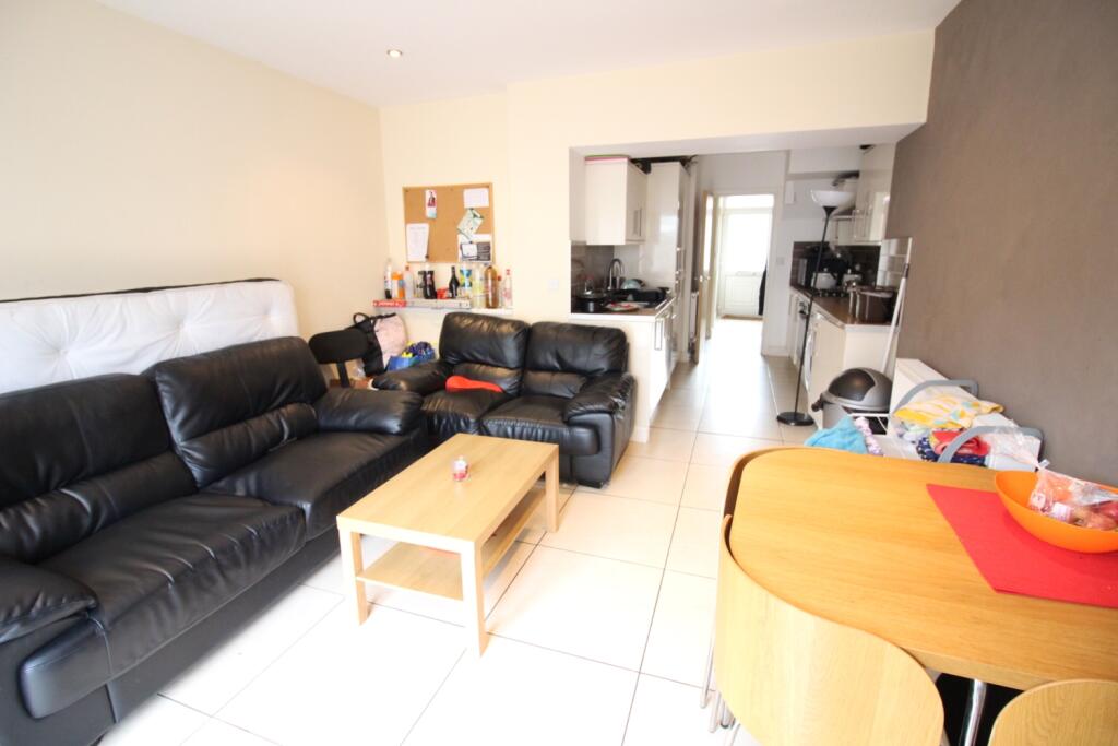 7 bed Mid Terraced House for rent in Cardiff. From CPS Homes - Cardiff
