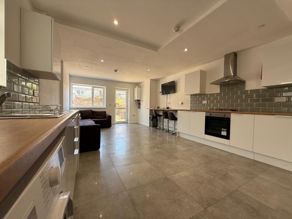 7 bed Mid Terraced House for rent in Cardiff. From CPS Homes - Cardiff