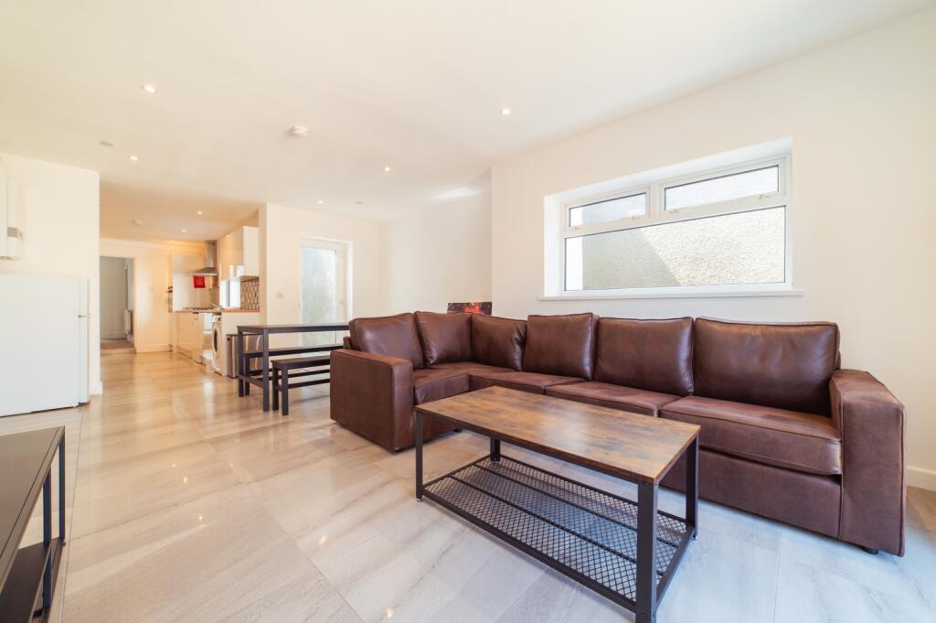 7 bed Mid Terraced House for rent in Cardiff. From CPS Homes - Cardiff