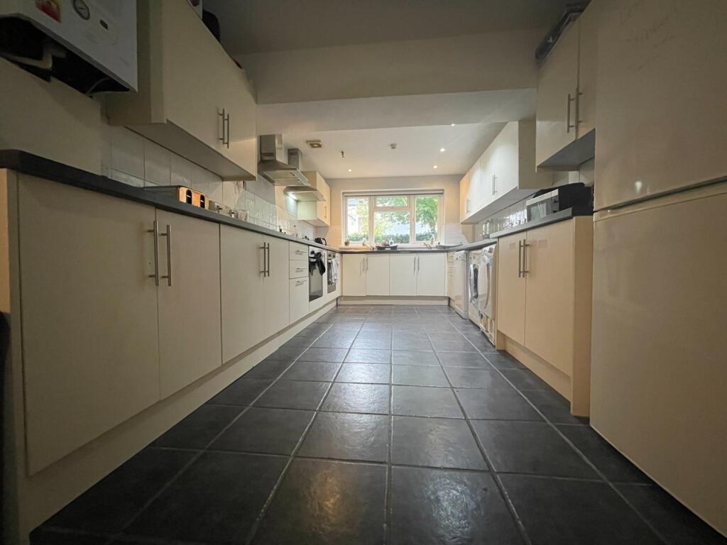 8 bed Mid Terraced House for rent in Cardiff. From CPS Homes - Cardiff