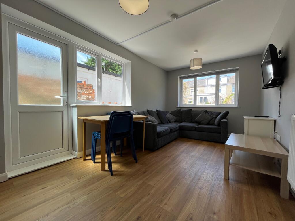 8 bed Mid Terraced House for rent in Cardiff. From CPS Homes - Cardiff