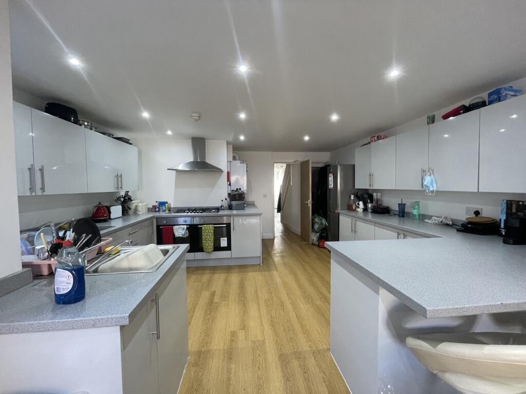 7 bed Mid Terraced House for rent in Cardiff. From CPS Homes - Cardiff