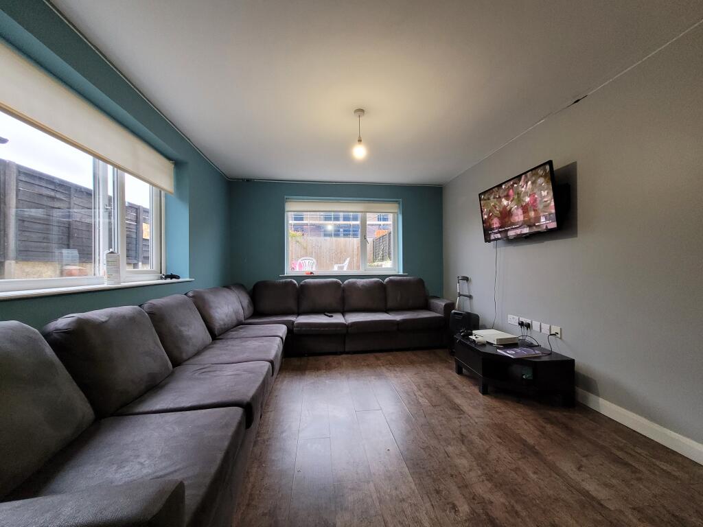 8 bed Mid Terraced House for rent in Cardiff. From CPS Homes - Cardiff