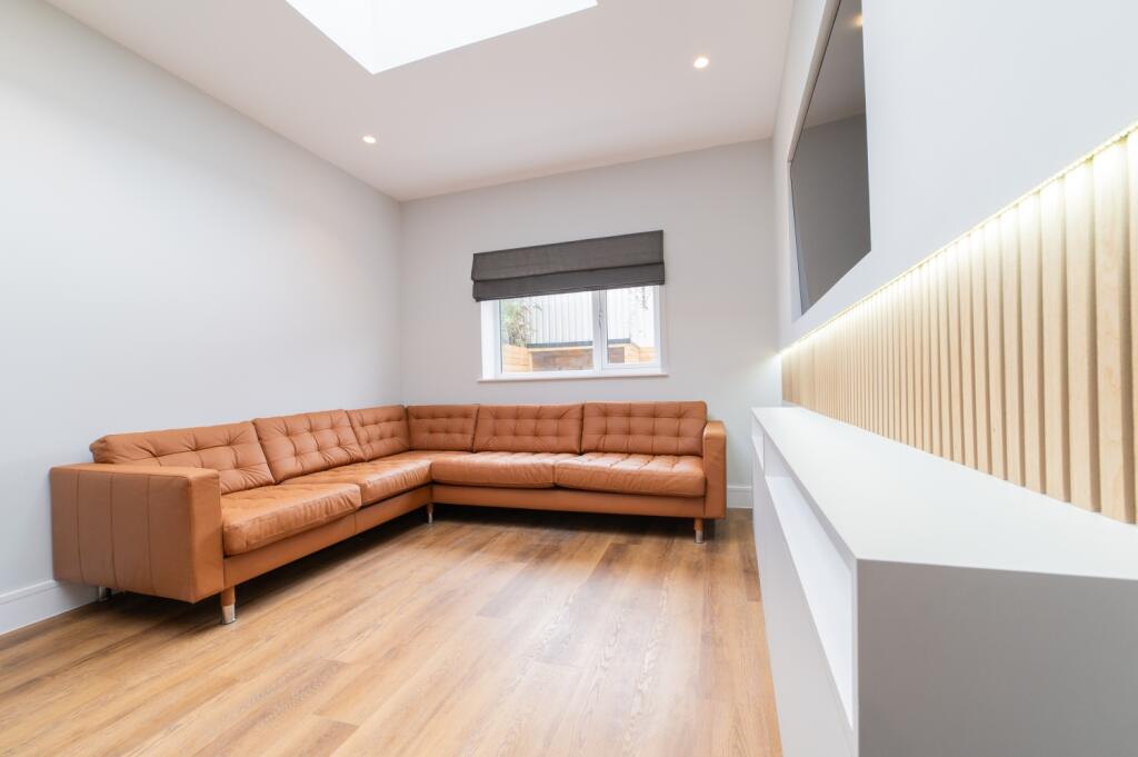 7 bed Mid Terraced House for rent in Cardiff. From CPS Homes - Cardiff