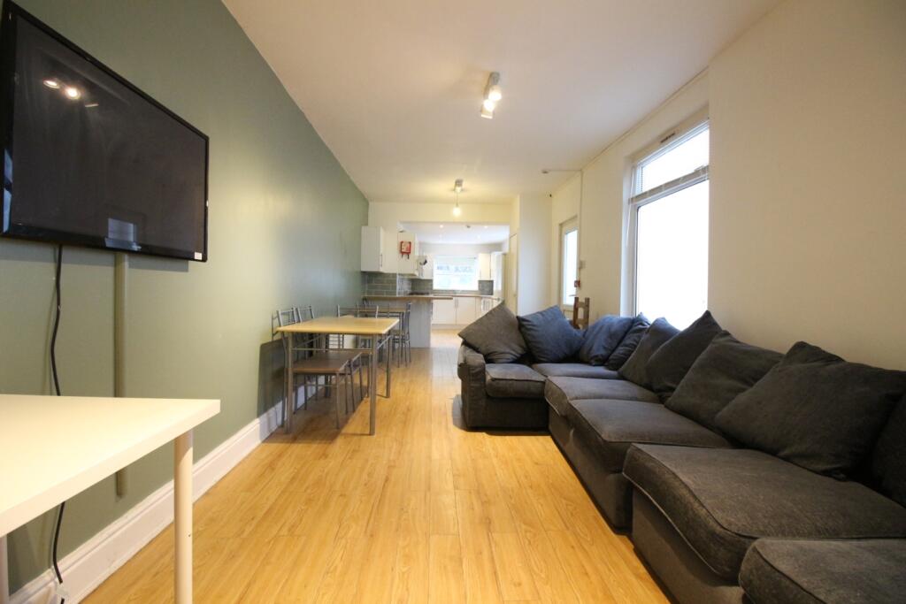 8 bed Mid Terraced House for rent in Cardiff. From CPS Homes - Cardiff