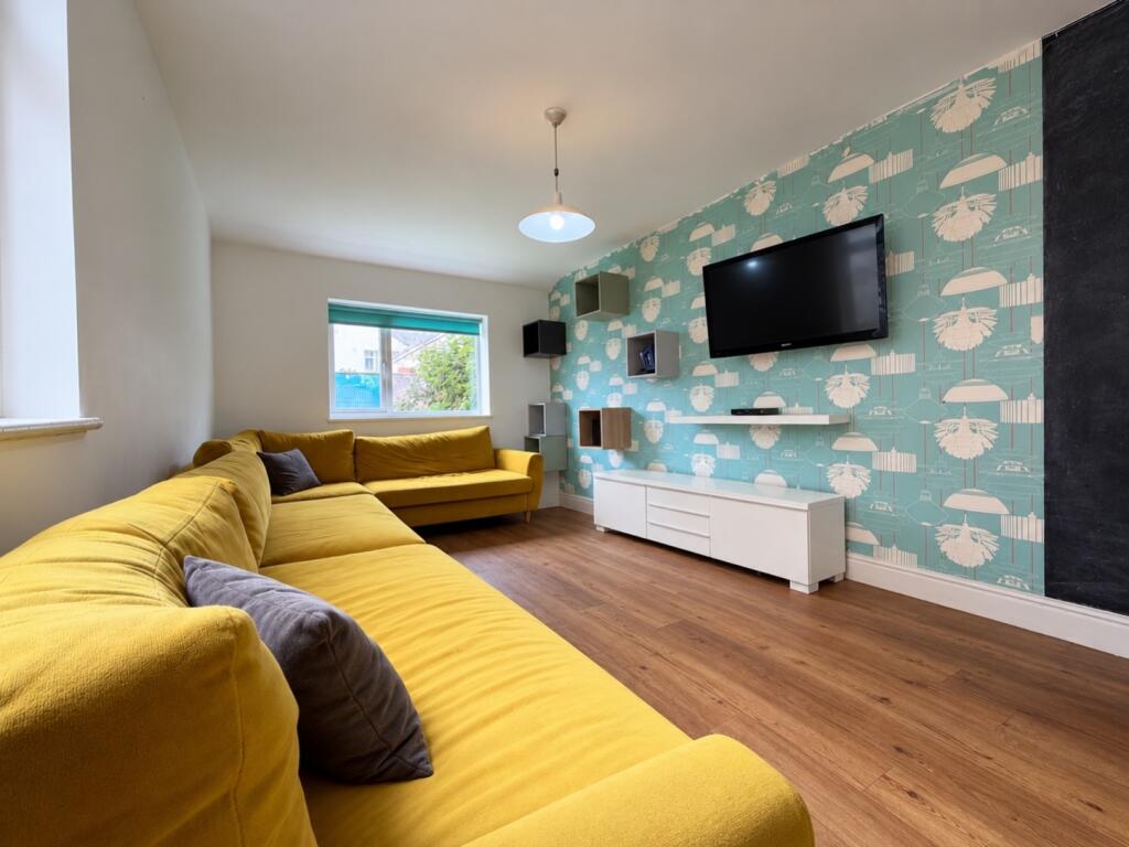 8 bed Mid Terraced House for rent in Cardiff. From CPS Homes - Cardiff