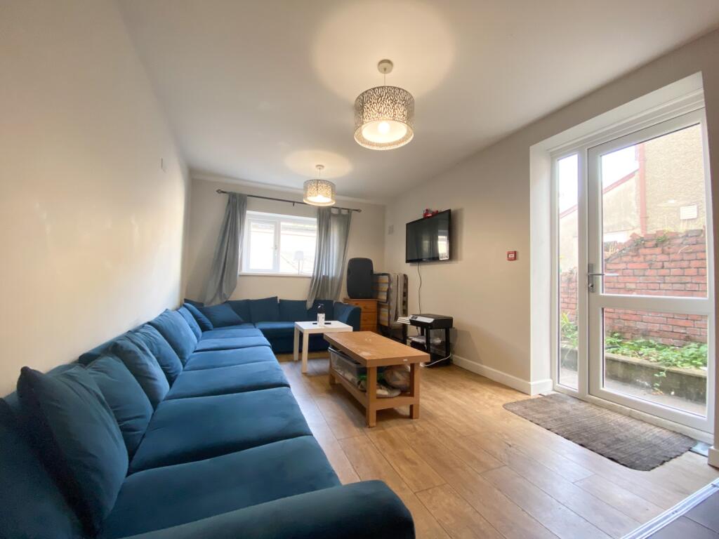 8 bed Mid Terraced House for rent in Cardiff. From CPS Homes - Cardiff