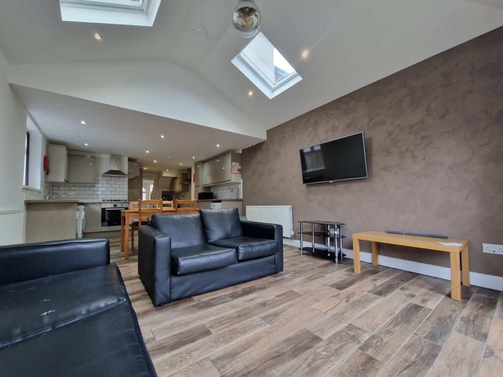 8 bed Mid Terraced House for rent in Cardiff. From CPS Homes - Cardiff