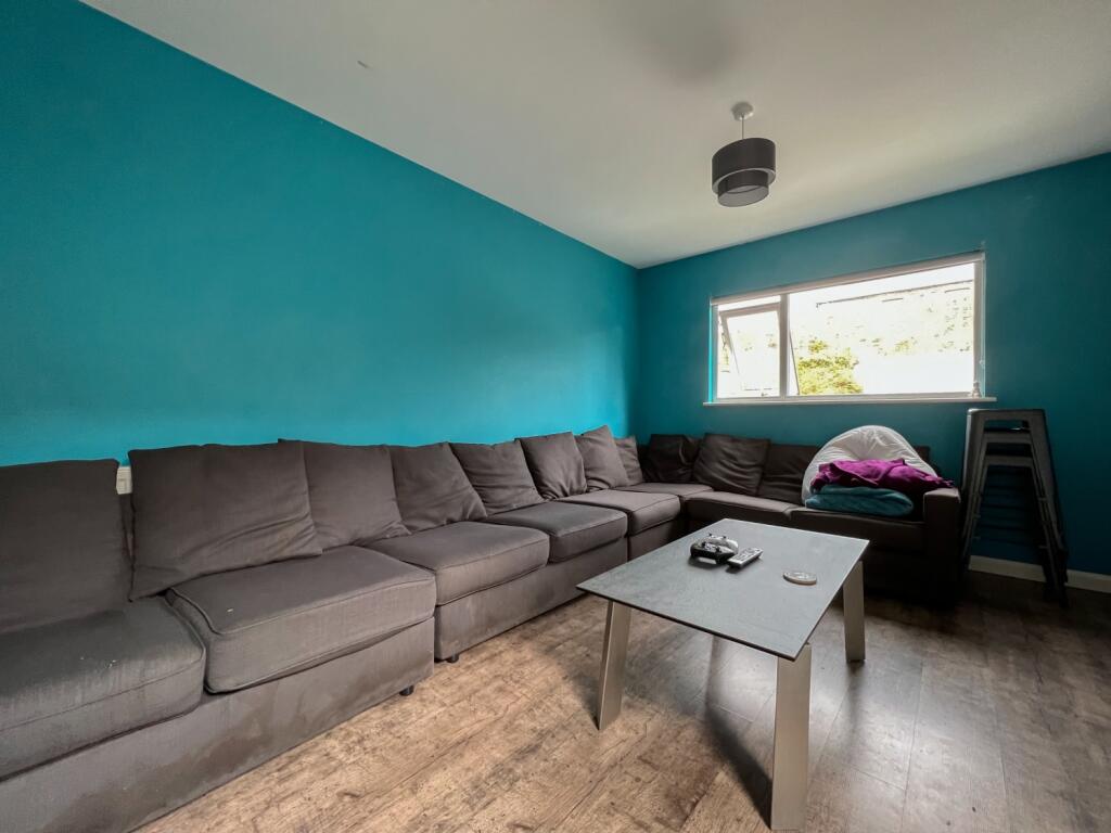 8 bed Mid Terraced House for rent in Cardiff. From CPS Homes - Cardiff