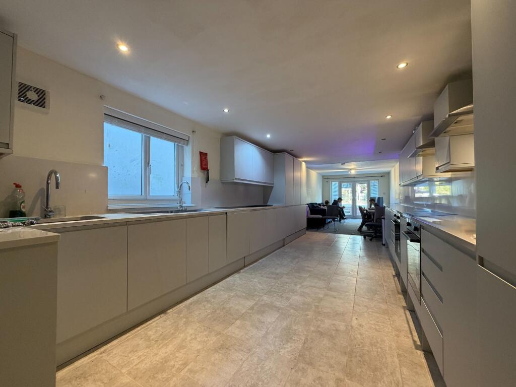 9 bed Mid Terraced House for rent in Cardiff. From CPS Homes - Cardiff 9 bed Mid Terraced House for rent in Cardiff. From CPS Homes - Cardiff
