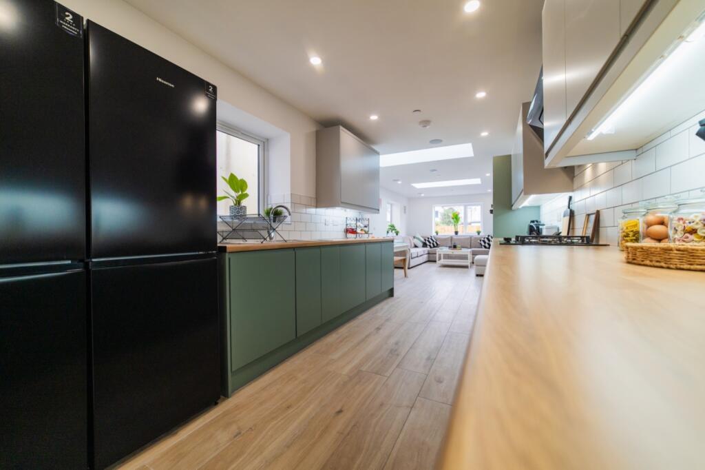 8 bed Mid Terraced House for rent in Cardiff. From CPS Homes - Cardiff