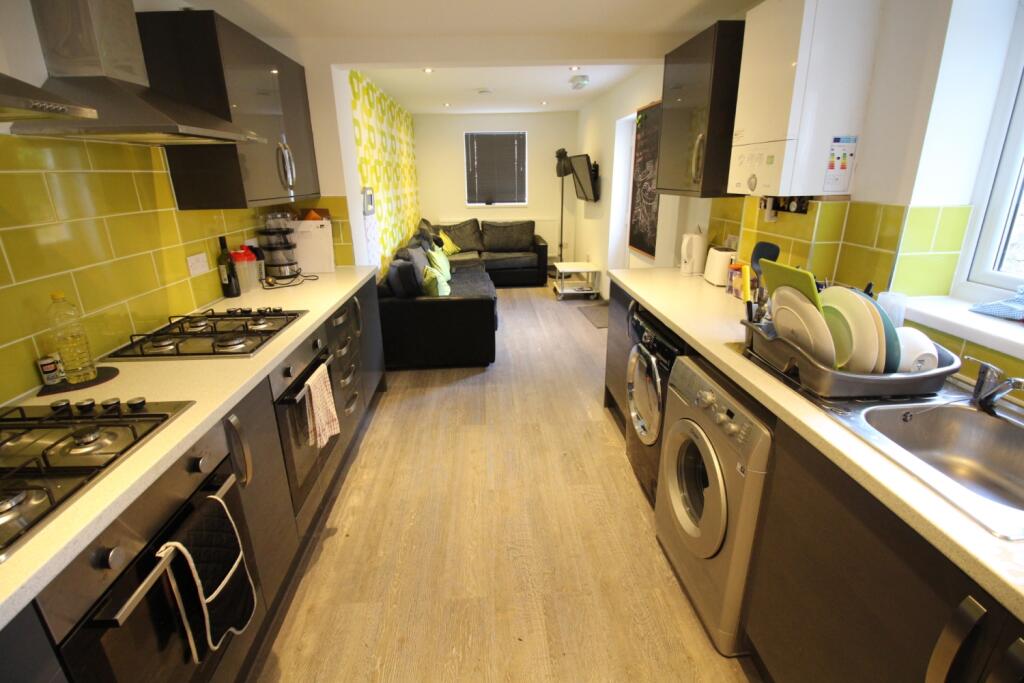 6 bed Mid Terraced House for rent in Cardiff. From CPS Homes - Cardiff