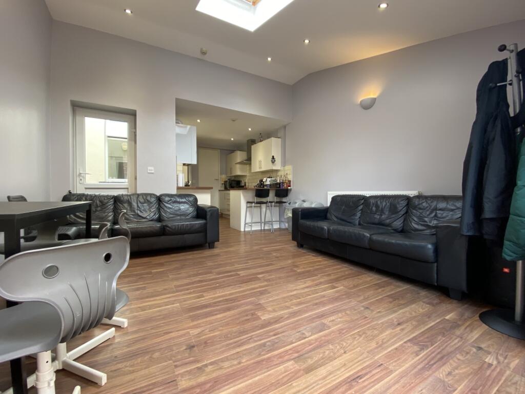 6 bed Mid Terraced House for rent in Cardiff. From CPS Homes - Cardiff