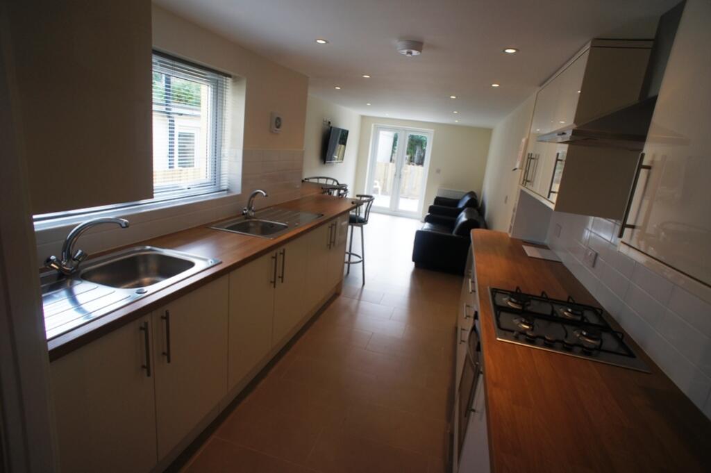 7 bed Mid Terraced House for rent in Cardiff. From CPS Homes - Cardiff