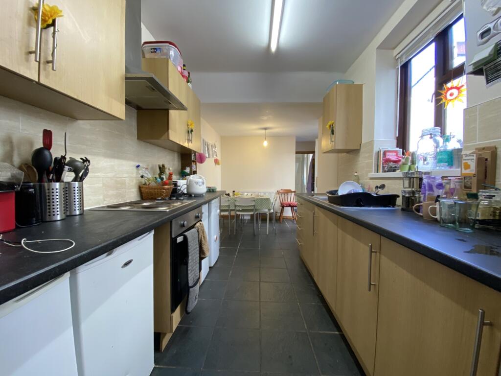 5 bed Mid Terraced House for rent in Cardiff. From CPS Homes - Cardiff