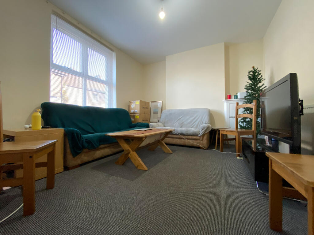 5 bed Mid Terraced House for rent in Cardiff. From CPS Homes - Cardiff
