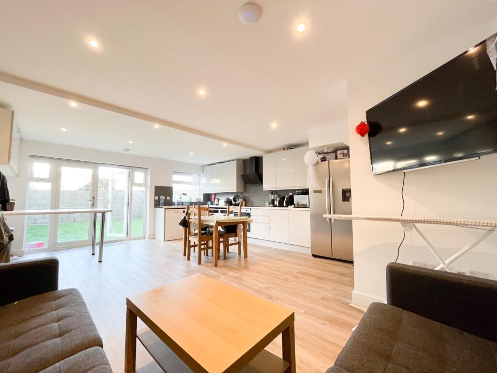 6 bed Mid Terraced House for rent in Cardiff. From CPS Homes - Cardiff 6 bed Mid Terraced House for rent in Cardiff. From CPS Homes - Cardiff