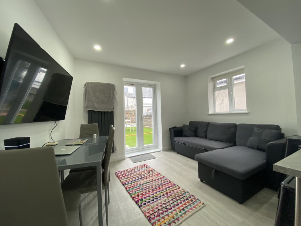 6 bed Mid Terraced House for rent in Cardiff. From CPS Homes - Cardiff