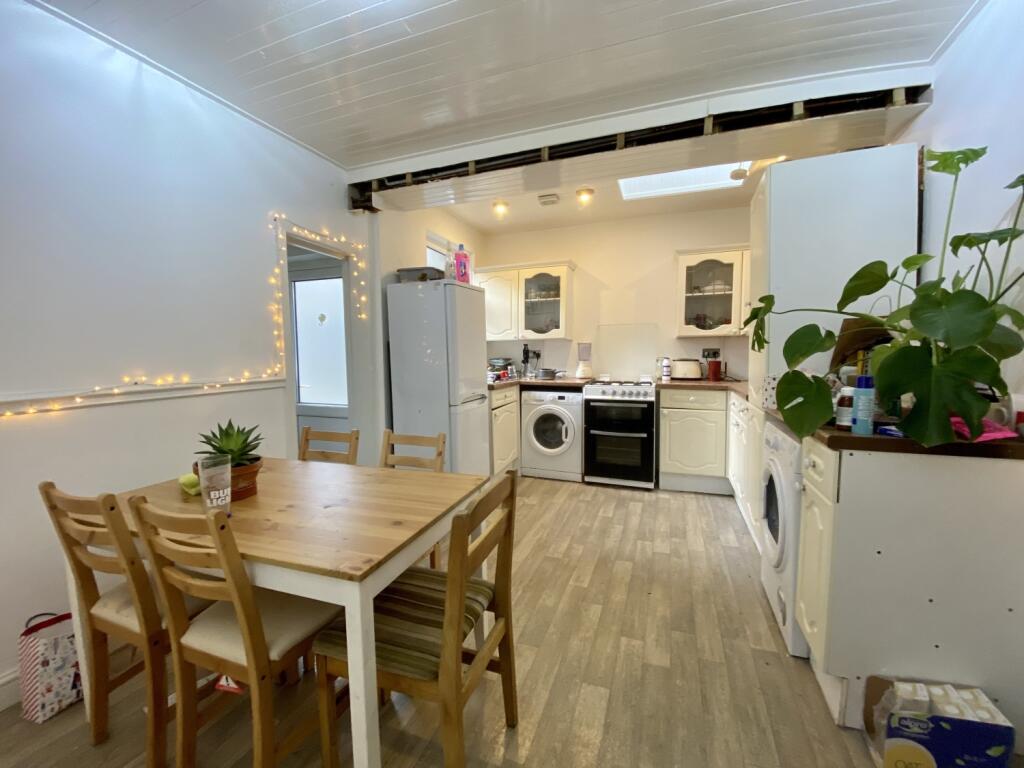 4 bed Mid Terraced House for rent in Cardiff. From CPS Homes - Cardiff