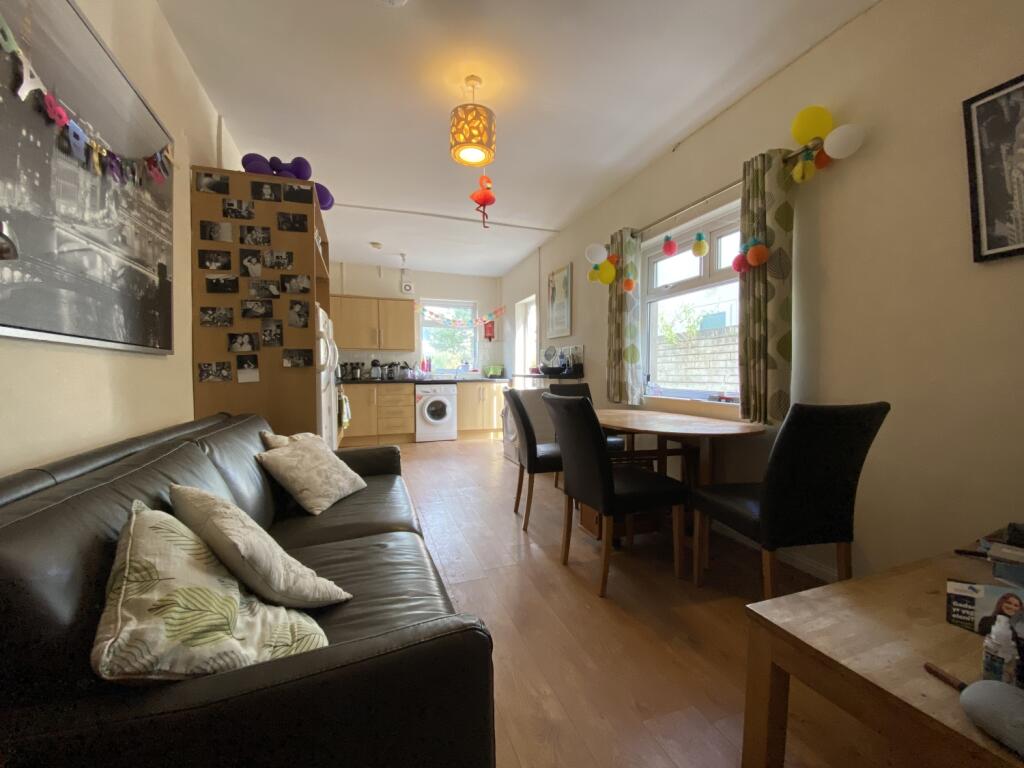 4 bed Mid Terraced House for rent in Cardiff. From CPS Homes - Cardiff