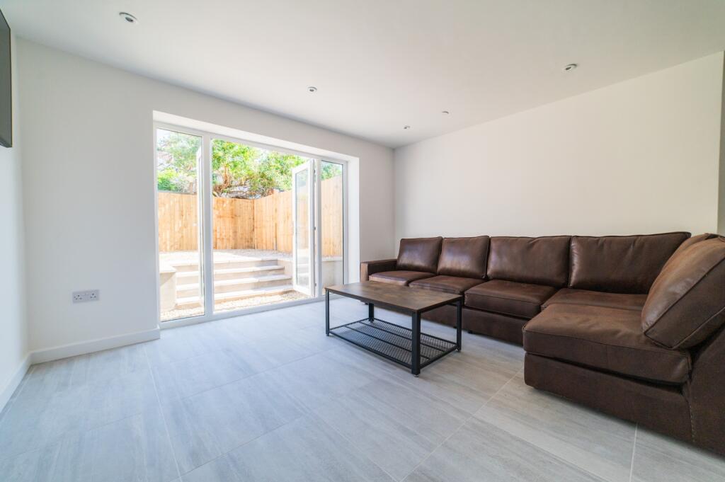 7 bed Mid Terraced House for rent in Cardiff. From CPS Homes - Cardiff